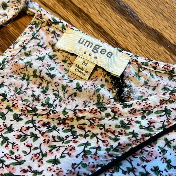 Umgee medium top. Cute matching fabrics - Picture 3 of 5